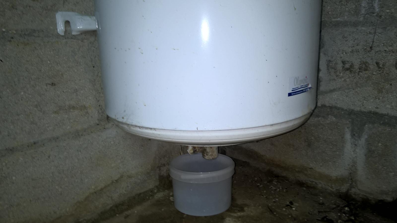 Le ballon d’eau chaude fuit par le bas